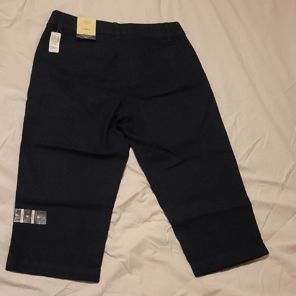 St. John's Bay Women's Dark Wash Denim Capris Sz 8 - Picture 1 of 6